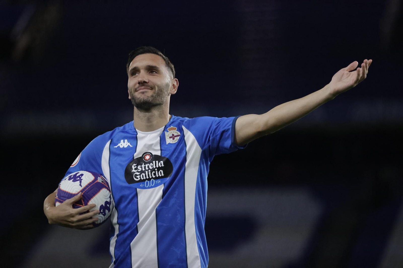 Lucas Pérez, durante su presentación con el Deportivo.