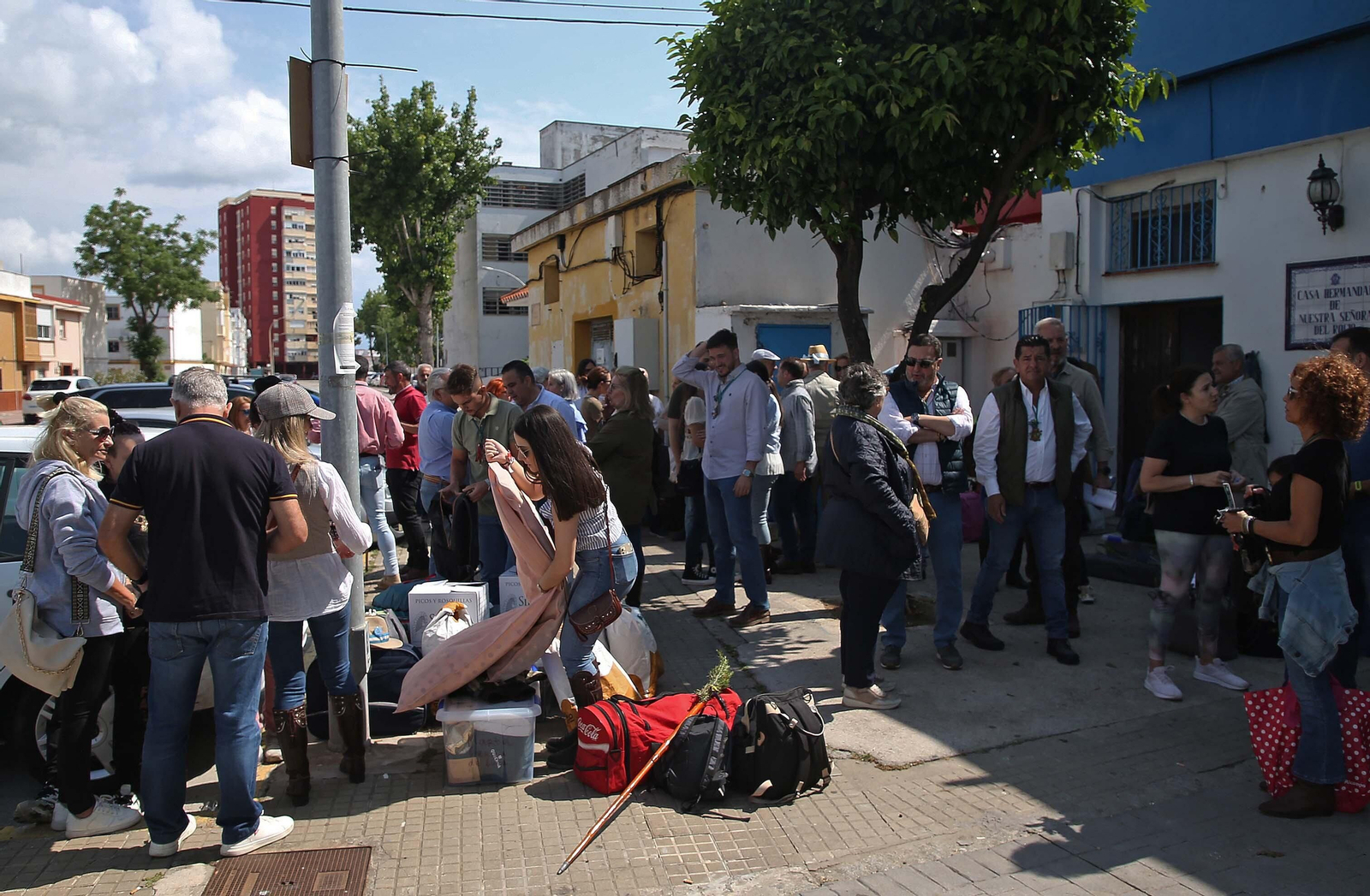 El inicio de la peregrinación hacia Almonte de la Hermandad del Rocío de La Línea en imágenes