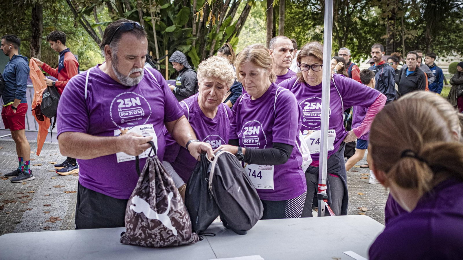 Búscate entre las imágenes de la III Carrera de Cádiz por la Eliminación de la Violencia contra las Mujeres