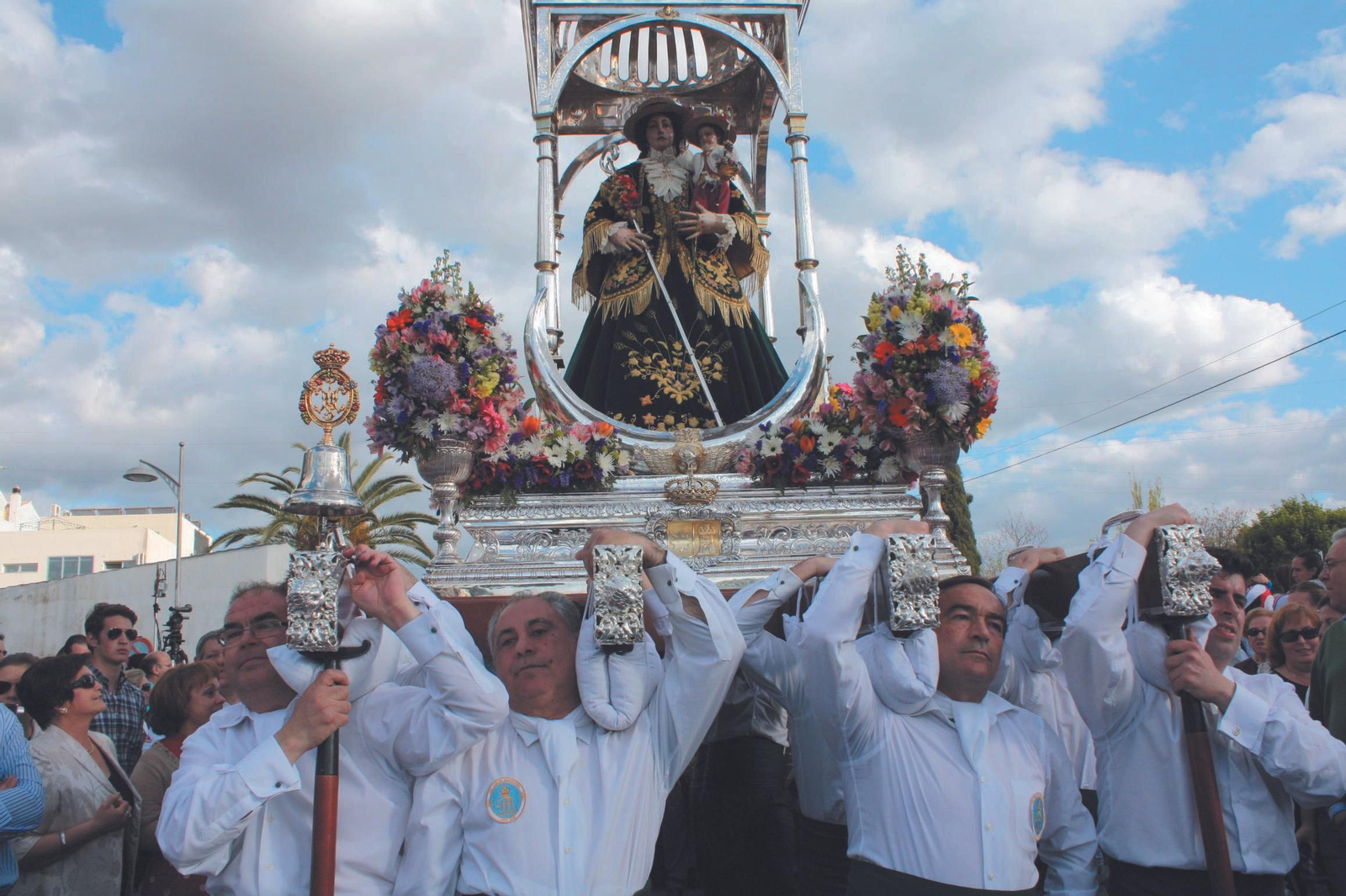 Patios de la provincia de Córdoba: Lucena se rinde una vez más ante su patrona, la Virgen de Araceli Patios de la provincia de Córdoba: Lucena se rinde una vez más ante su patrona, la Virgen de Araceli