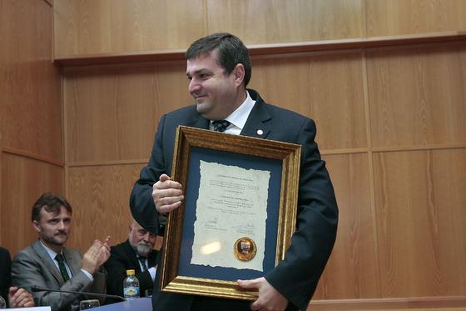 Francisco J. Martínez.Rector de la Onubense.
El reconocimiento le llega en la recta final de su mandato. Desde que llegara al cargo universitario en 2005 se ha destacado por facilitar la transferencia de conocimiento al empresariado onubense.

Foto: Paqui Segarra