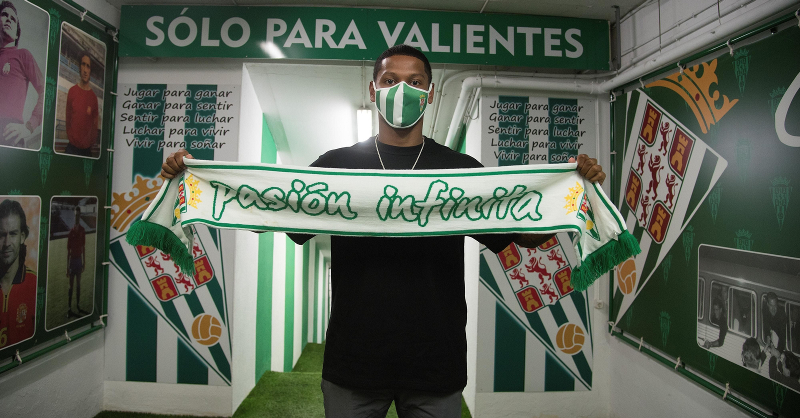 La fotos de la presentación de Darren Sidoel con el Córdoba CF