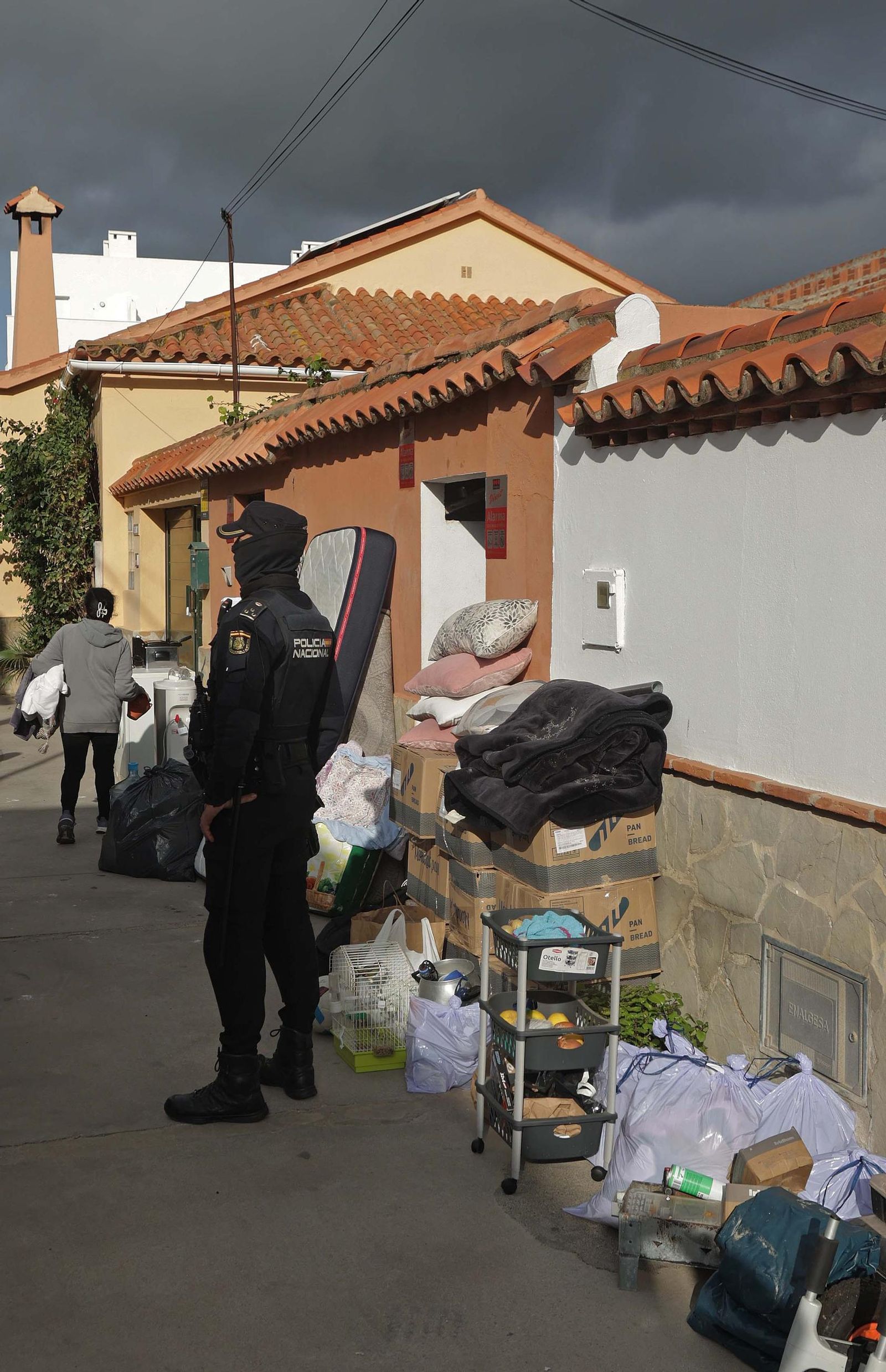 Fotos del desahucio ejecutado en la barriada de El Rinconcillo en Algeciras