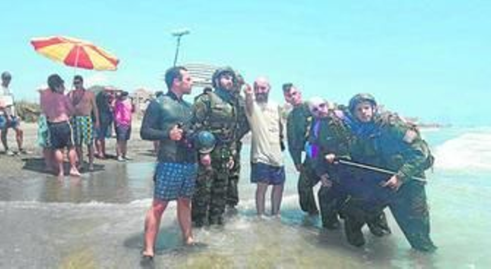 Jaime Ordóñez, durante el rodaje de su primera película como director en la Playa de El Morche (Torrox).
