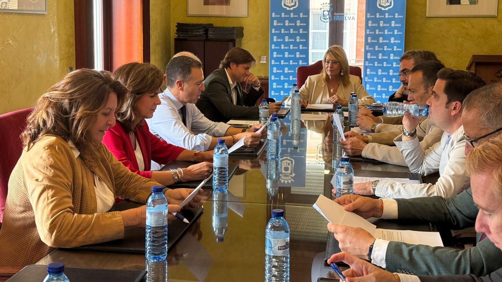 Reunión extraordinaria de la Junta de Gobierno del Ayuntamiento de Huelva para la concesión de la licencia de obras de la antigua estación.(1)