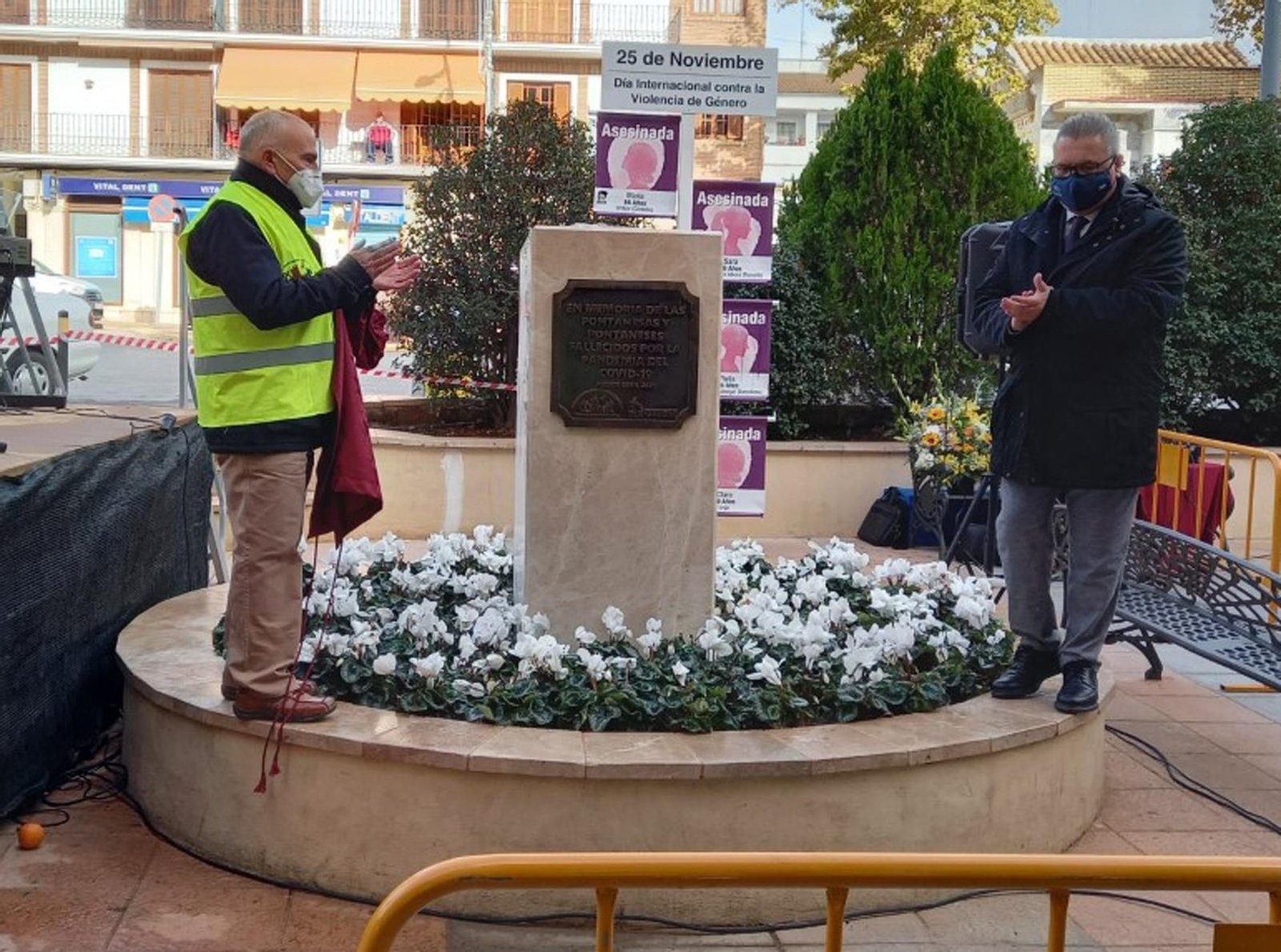 Inauguración del monolito en el Parque del Tropezón.