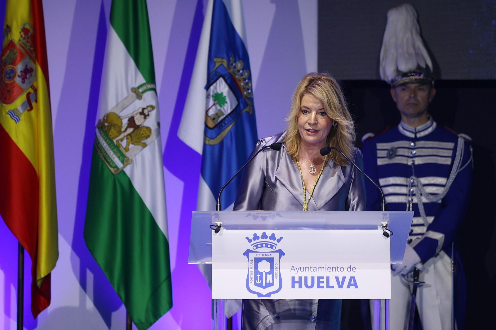 La entrega de honores y distinciones con motivo del Día de Huelva, en imágenes
