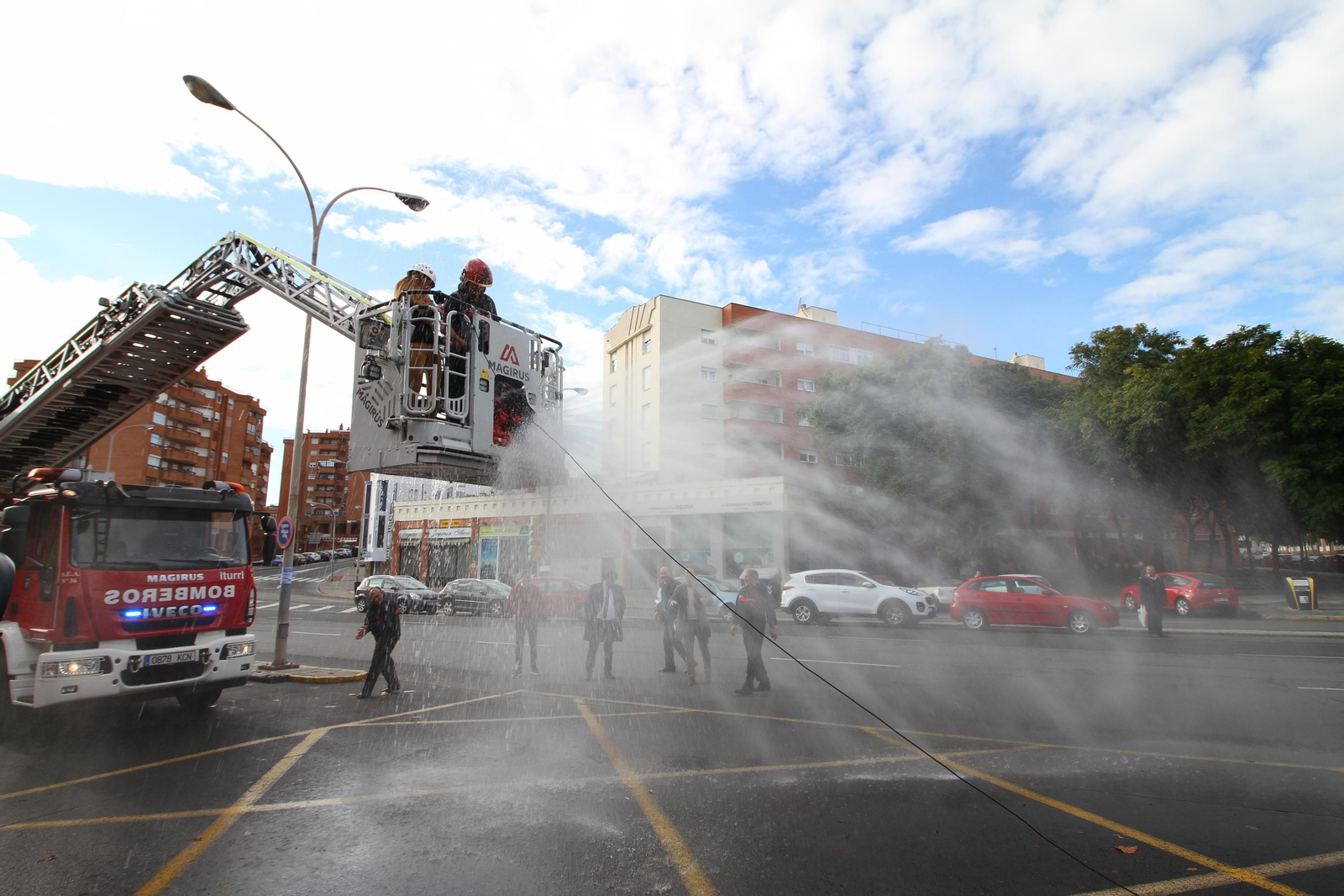 Imágenes de los nuevos vehículos con los que se moderniza la flota del Servicio de Extinción de Incendios del Ayuntamiento de Huelva.