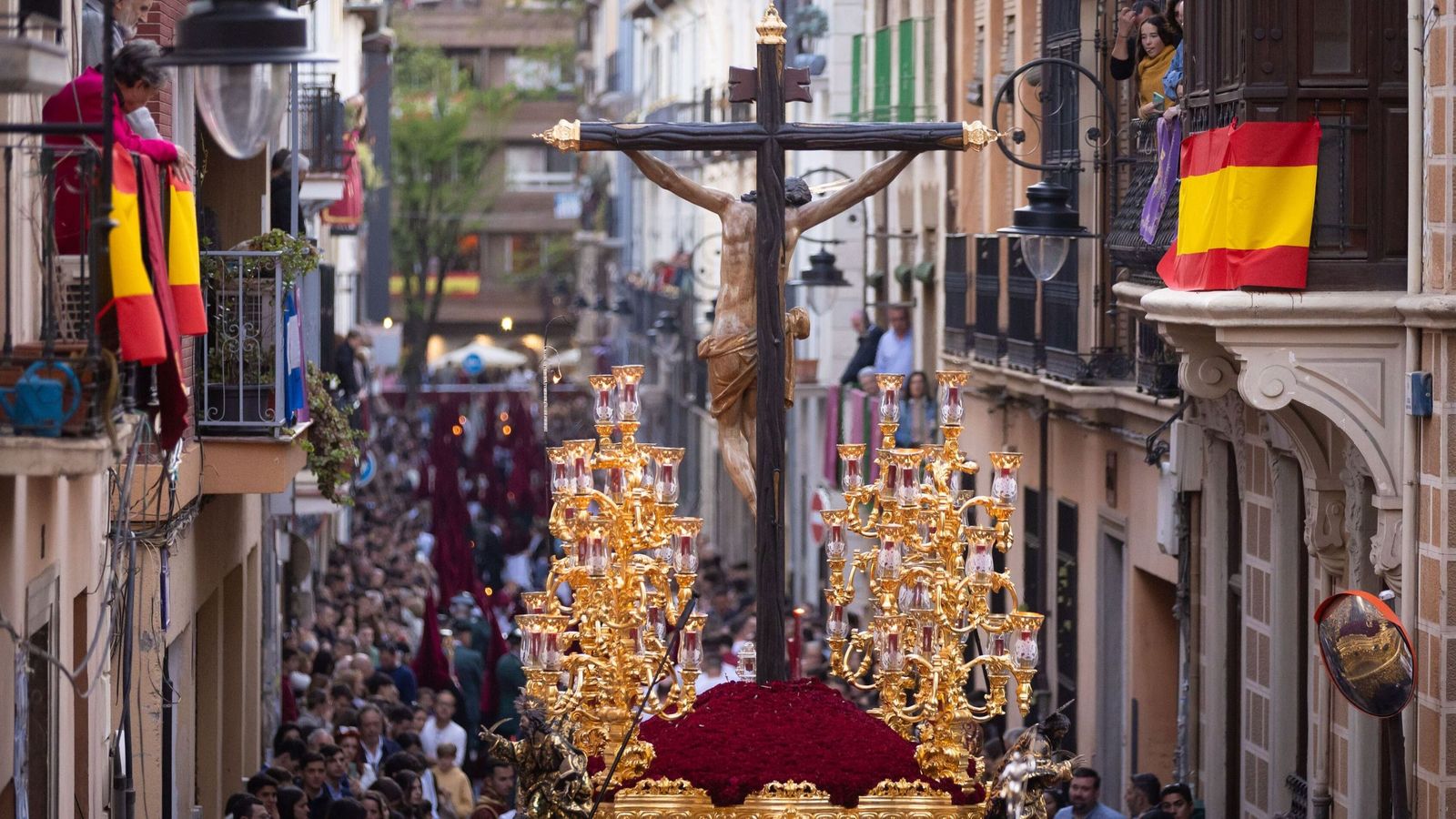 Cristo de los Favores en la calle Ancha de la Virgen de Granada, Viernes Santo 2025