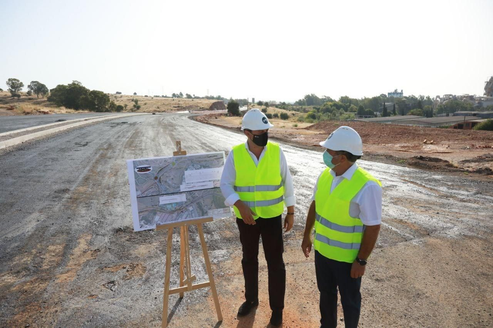 José María Bellido y Salvador Fuentes, en la visita a la Ronda Norte.