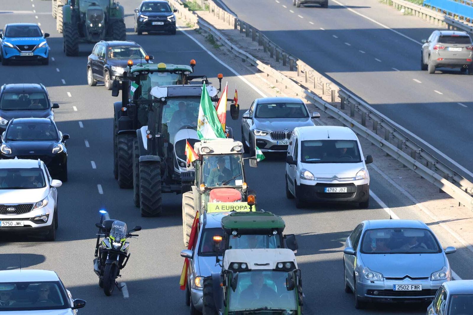 La entrada de los tractores en Málaga capital, en fotos