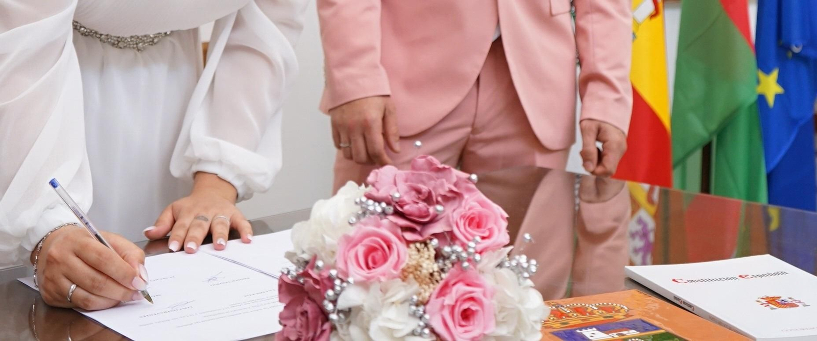 Los honorarios por casarse en el Ayuntamiento son de 50 y 100 euros si es día laborable o festivo