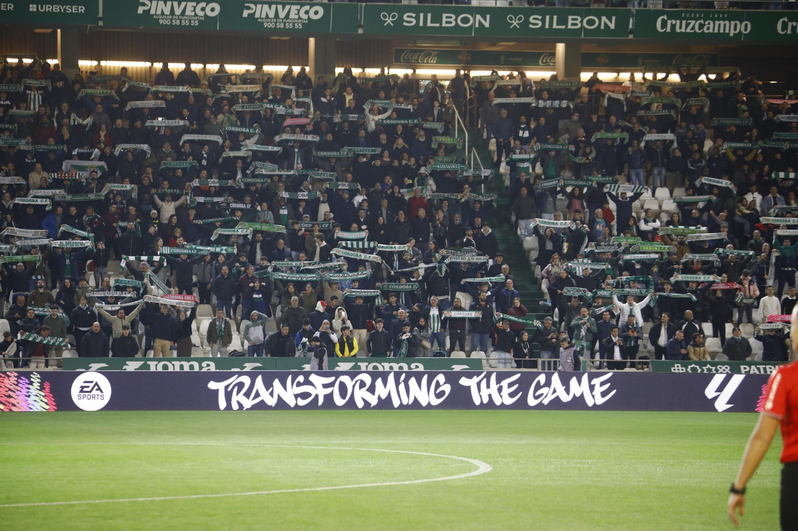 El vibrante ambiente en El Arcángel para el Córdoba CF - Sporting de Gijón