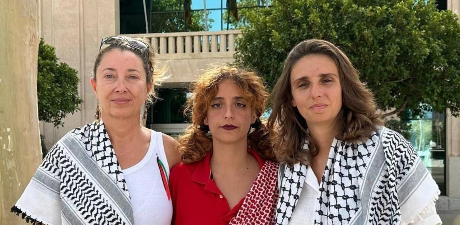 Las activistas mallorquinas integrantes de la Global Sumud Flotilla Reyes Rigo (i), Alejandra Martínez (c) y Lucía Muñoz (d)