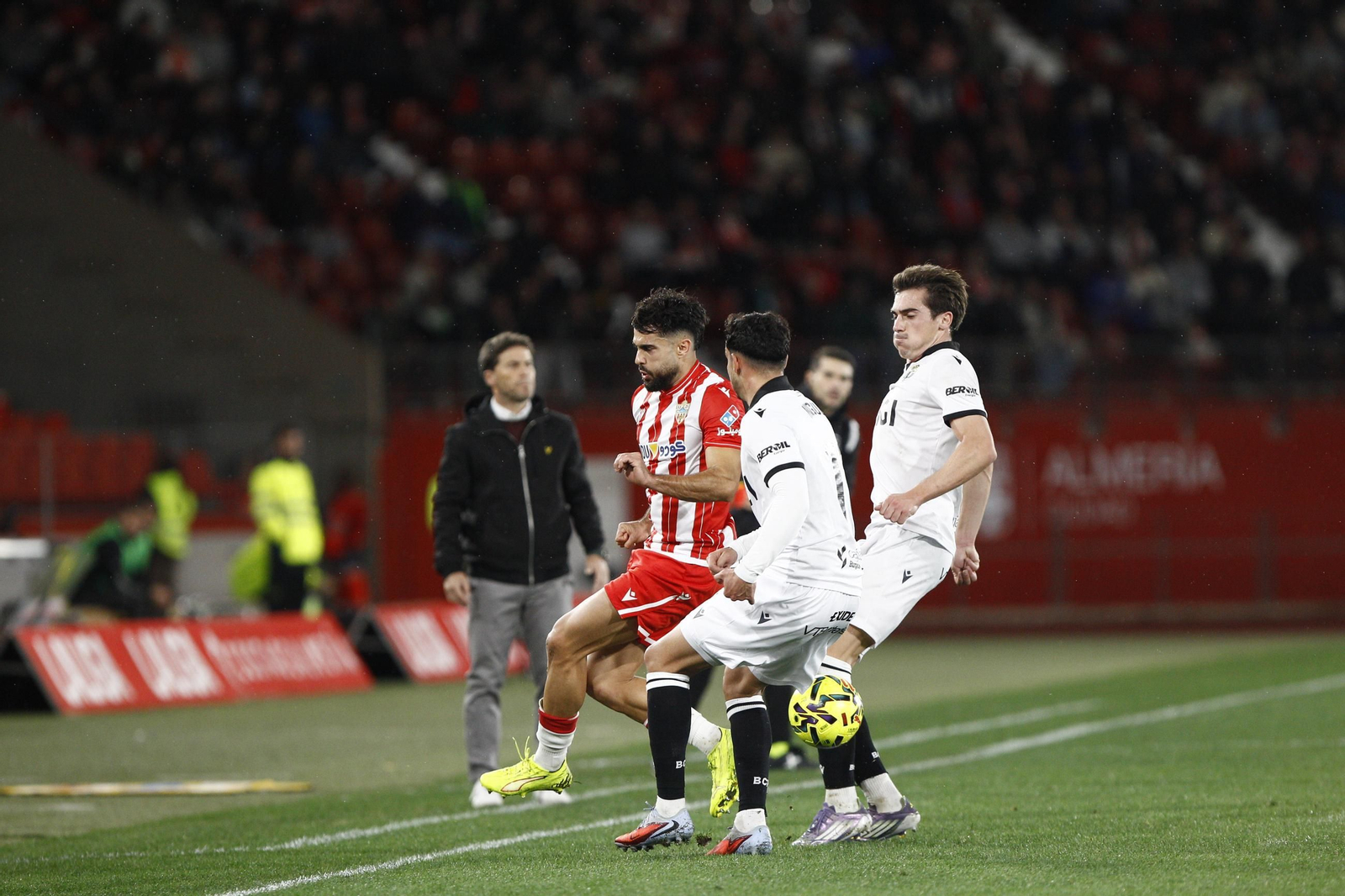 Las fotos del partido de fútbol U.D. Almería-Real Burgos