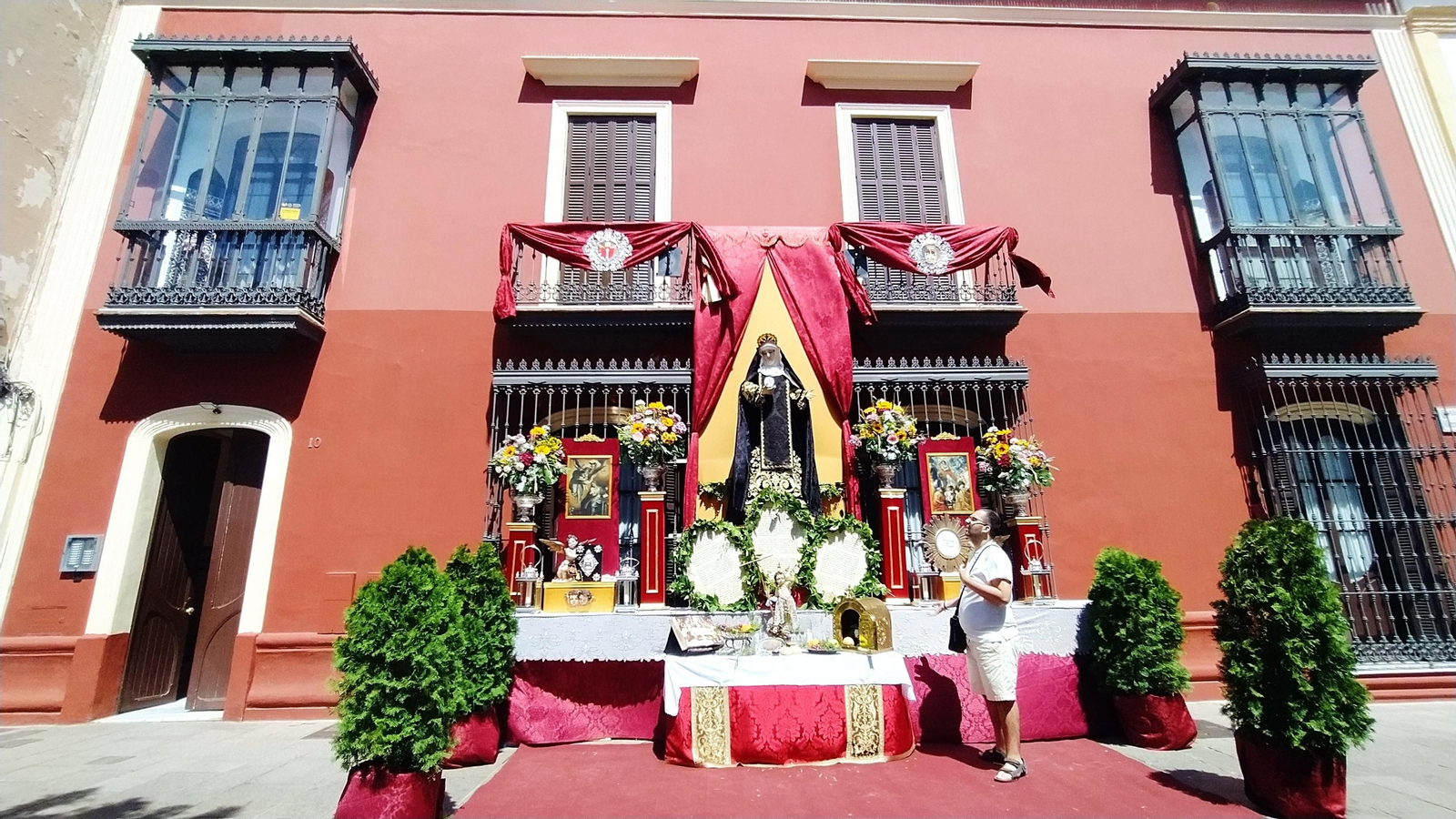 Altares y alfombras para el Corpus Christi en San Fernando