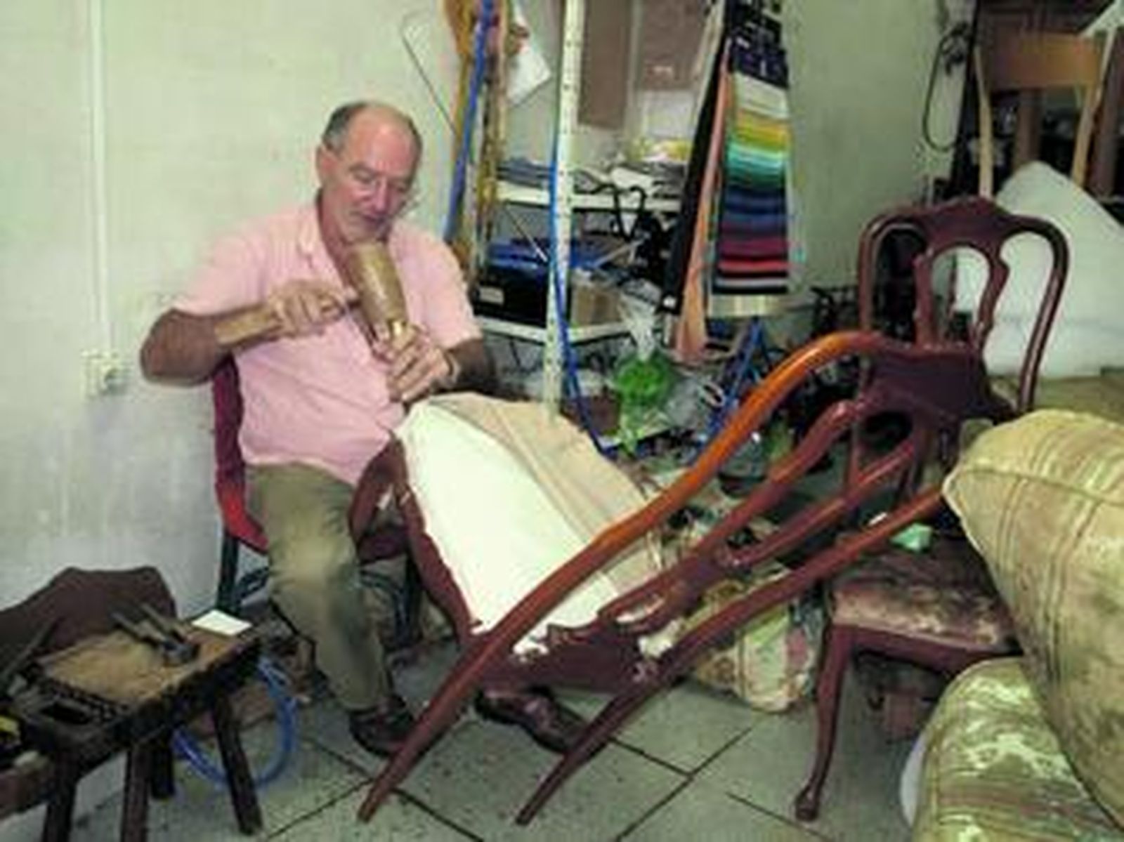 Pedro Montoya, que aprendió a manejar las herramientas cuando era niño.