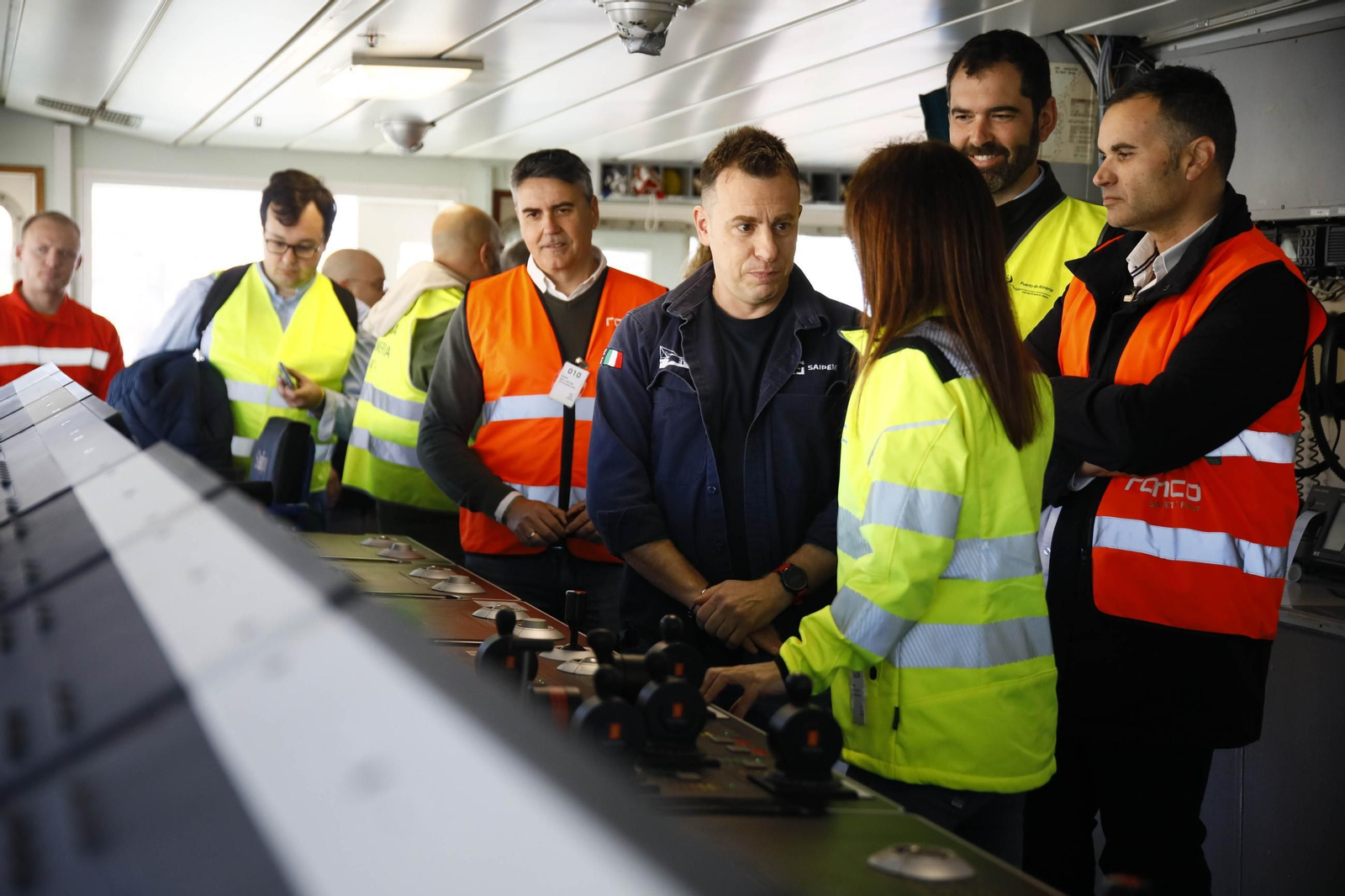 Las imágenes de la plataforma Saipem 3000 en el Puerto de Almería