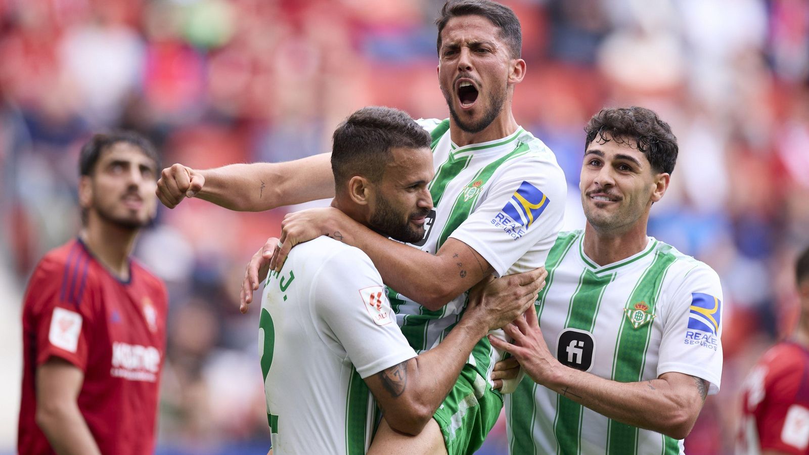 Fornals celebra su gol con Willian José, quien le dio el pase.
