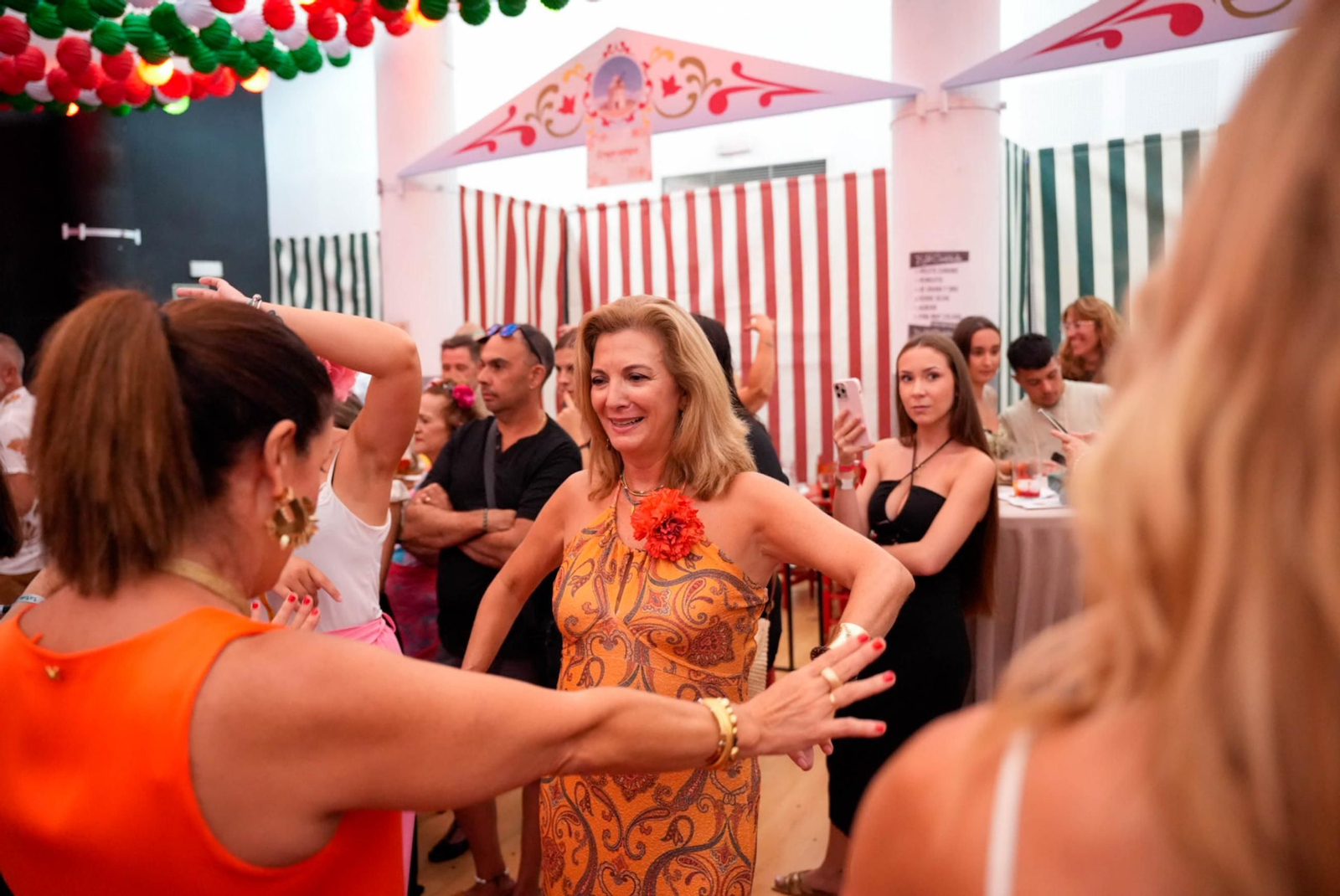 Así bailan en el concurso de sevillanas de La Lola de la fería de Almería
