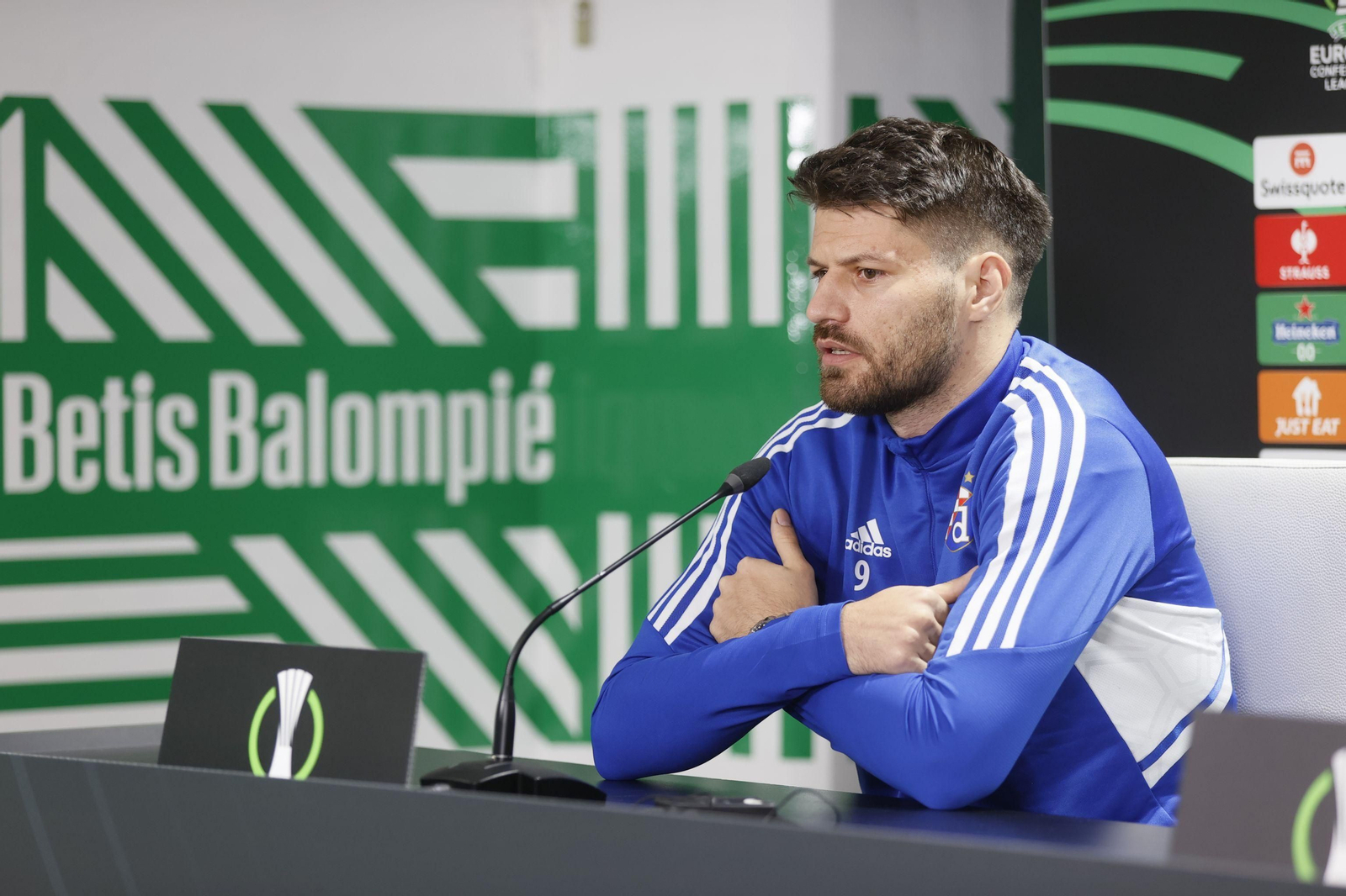 Bruno Petkovic en rueda de prensa antes del partido ante el Betis.