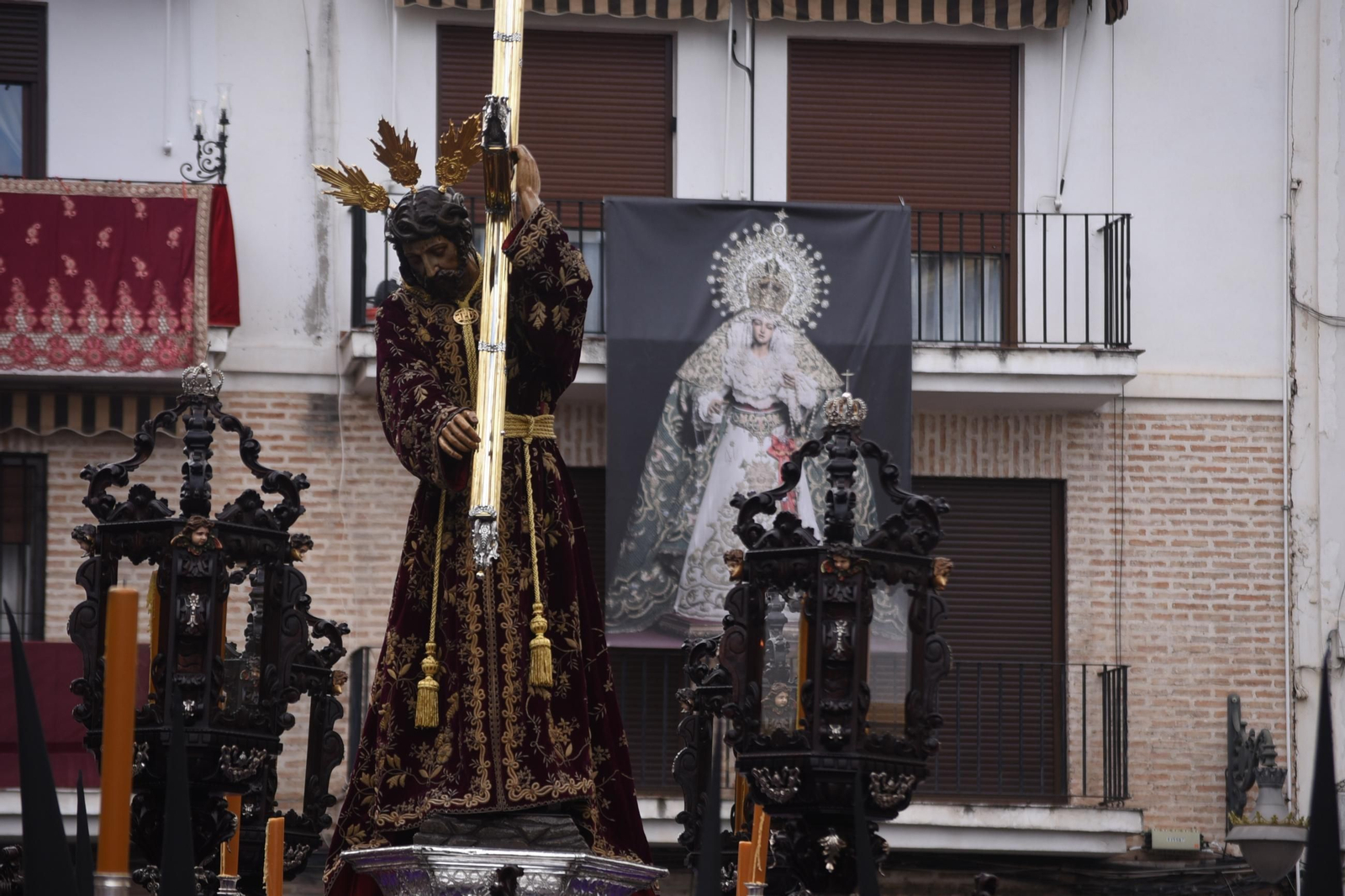 La procesión del Nazareno en este Jueves Santo de Córdoba, en imágenes