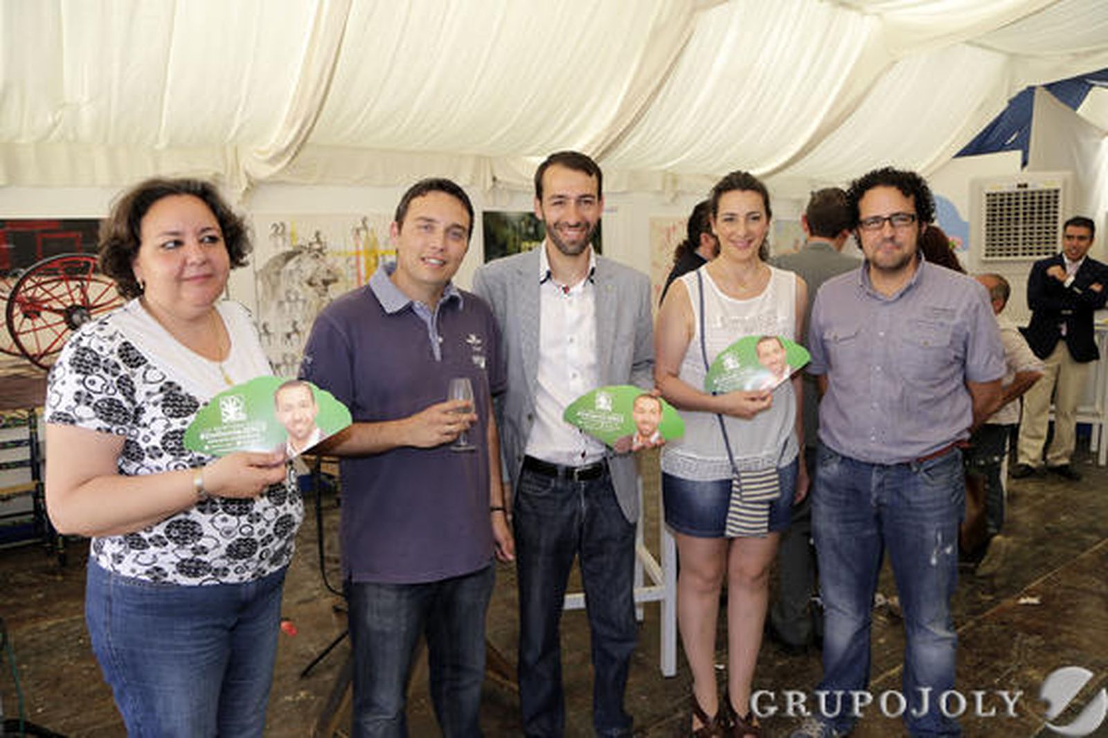 Santiago Casal, candidato del PA, con Aia Abdel-Lah Ahmed, Raquel López, Gustavo Seco y Emilio Cañas, redactor de Diario de Jerez.

Foto: Manuel Aranda