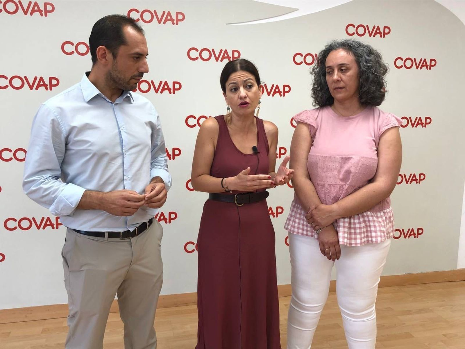 Los candidatos de la formación en Córdoba Rosa Rodríguez y Sebastián Pérez con la europarlamentaria Sira Rego visitan Covap.