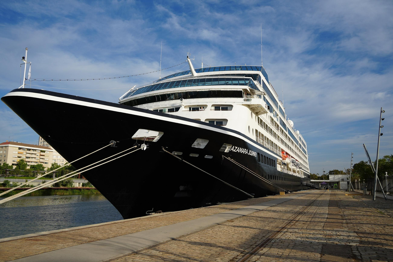 Vista general del muelle de las Delicias. Destaca la terminal de cruceros.