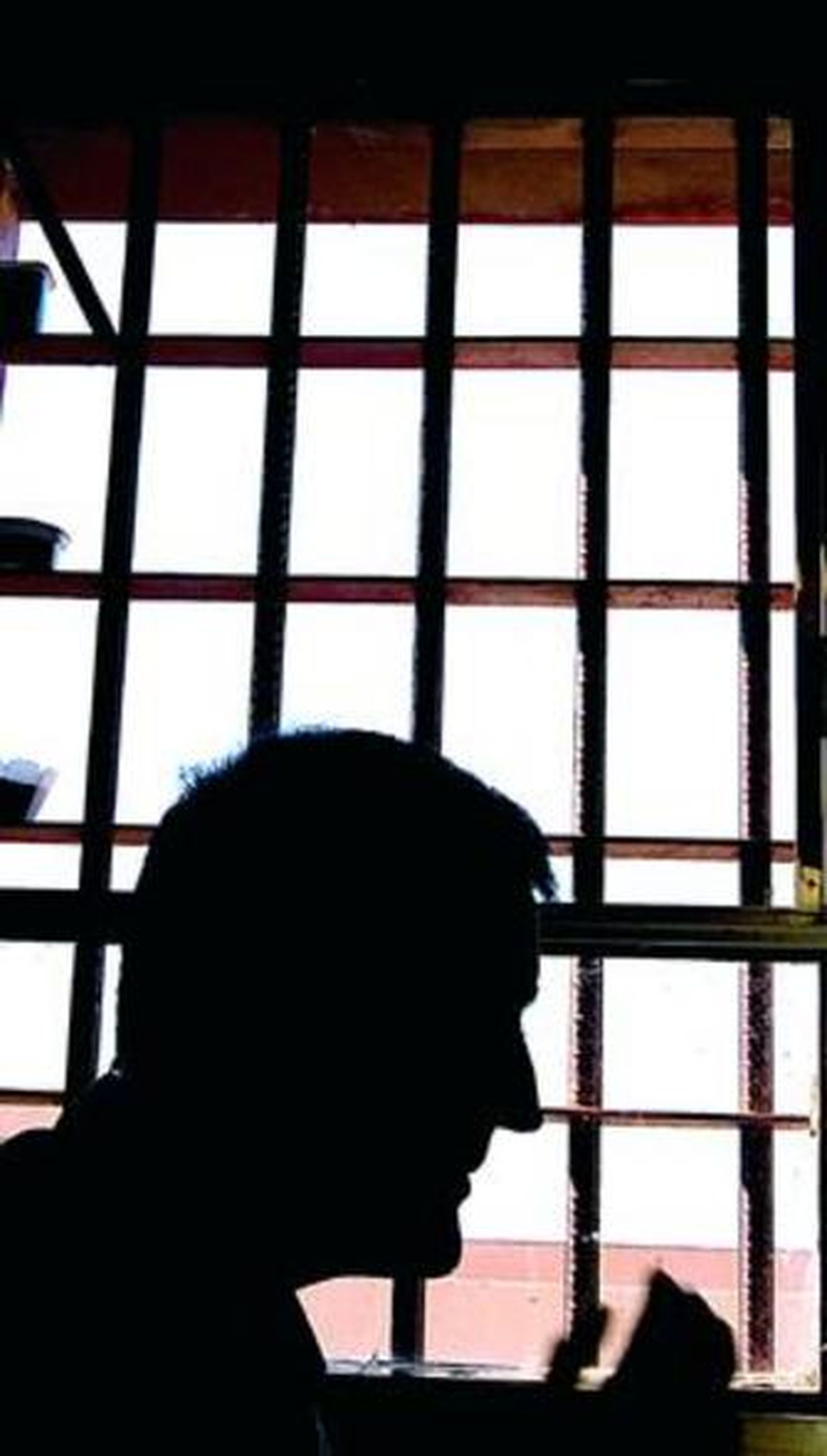 Uno de los internos en su celda del centro penitenciario almeriense.