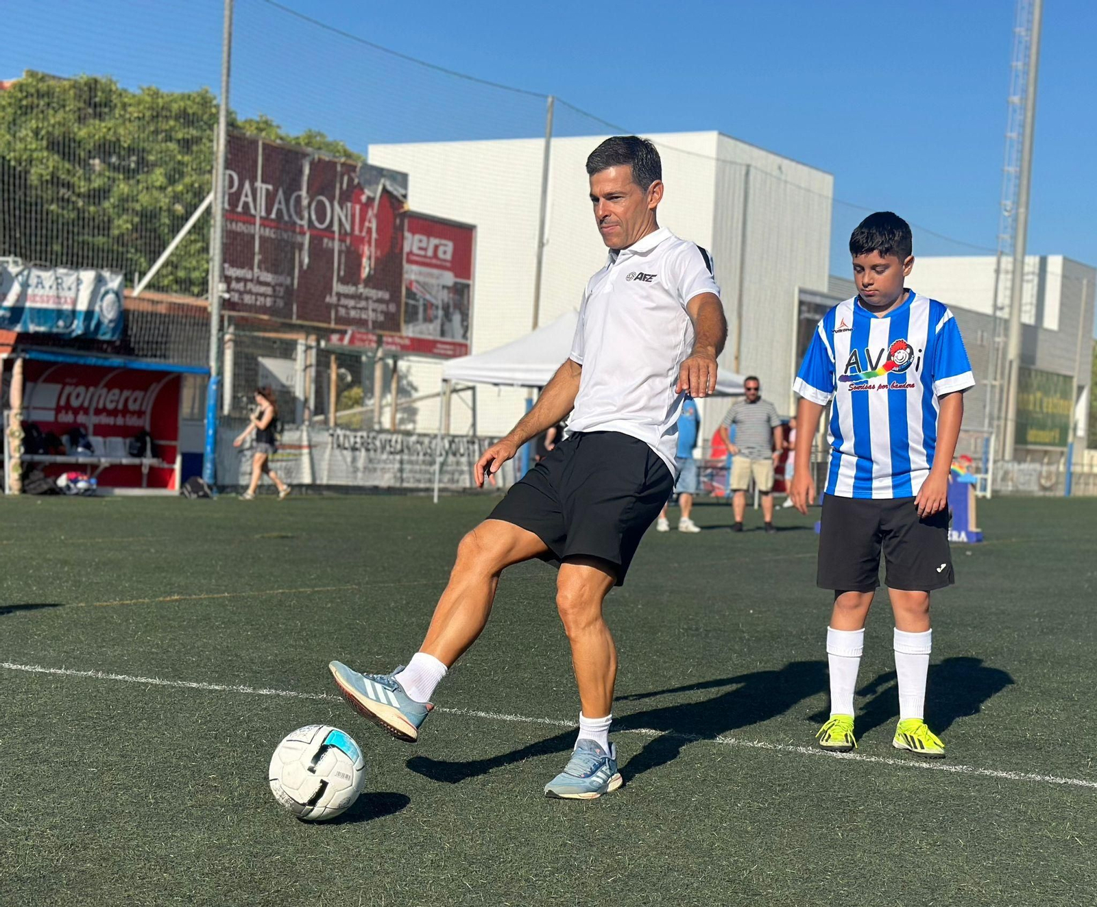 Leyendas del Málaga marcan un gol al cáncer infantil