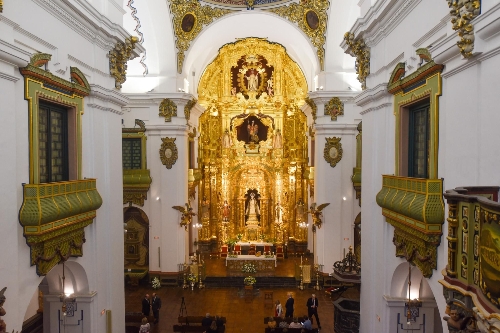 La bendición del retablo de la iglesia de la Merced de Córdoba tras su recuperación, en imágenes