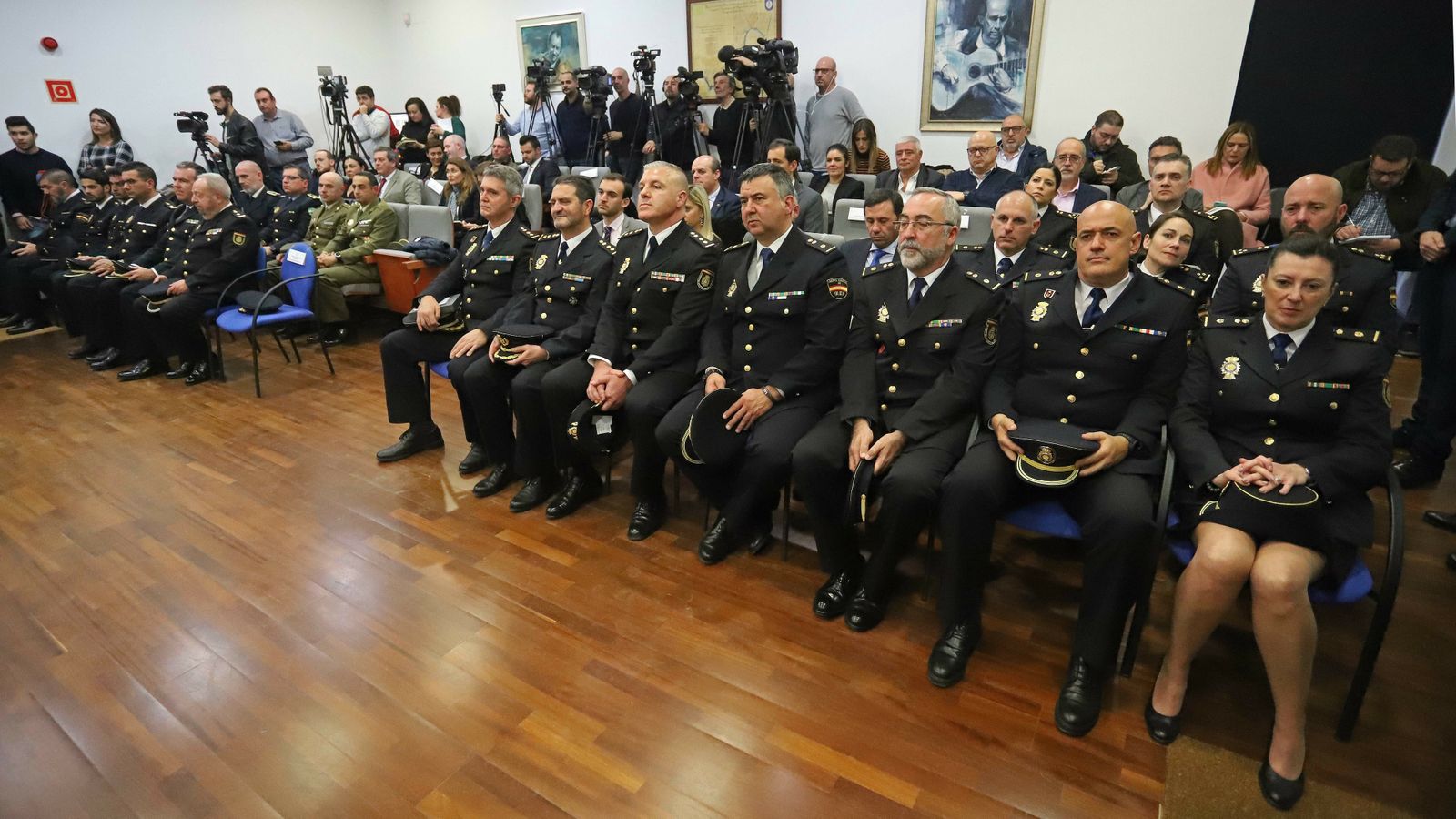 Fotos del acto de entrega de la Medalla de la Mancomunidad a la Policía Nacional