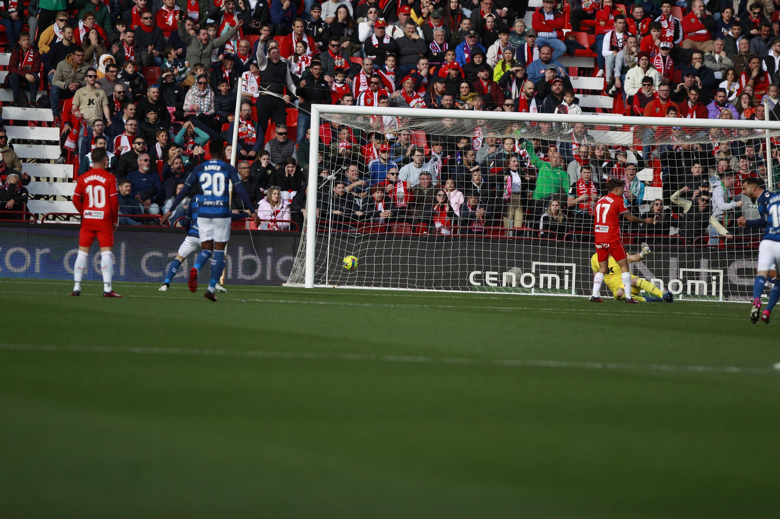 Imágenes del partido de fútbol U.D. Almería-Real Betis Balompié