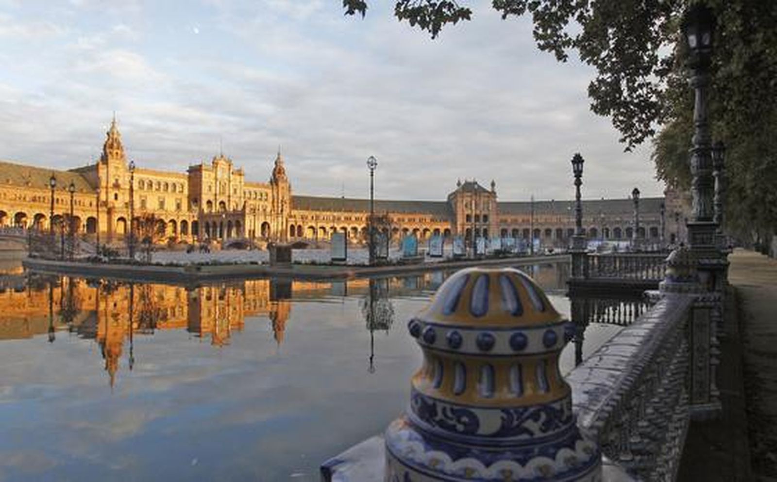Estado de la Plaza España tras un mes de su inauguración. 

Foto: Antonio Pizarro