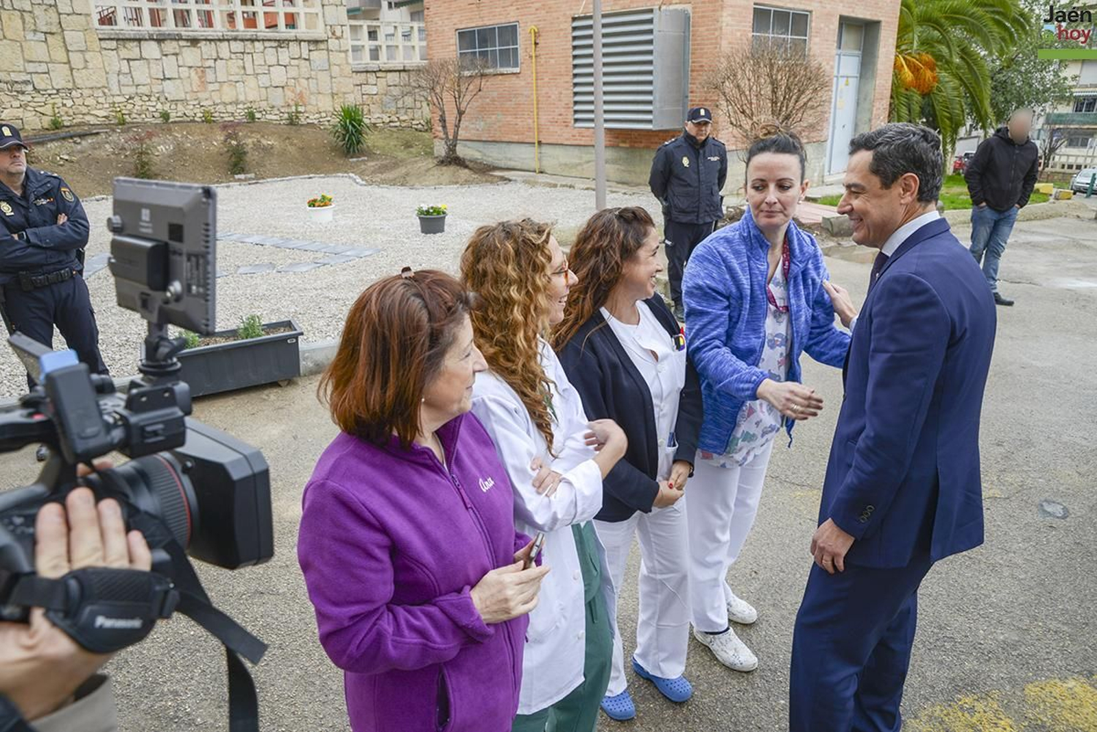 Juanma Moreno visita el nuevo PET-TAC y las dos gammacámaras del Hospital Universitario de Jaén