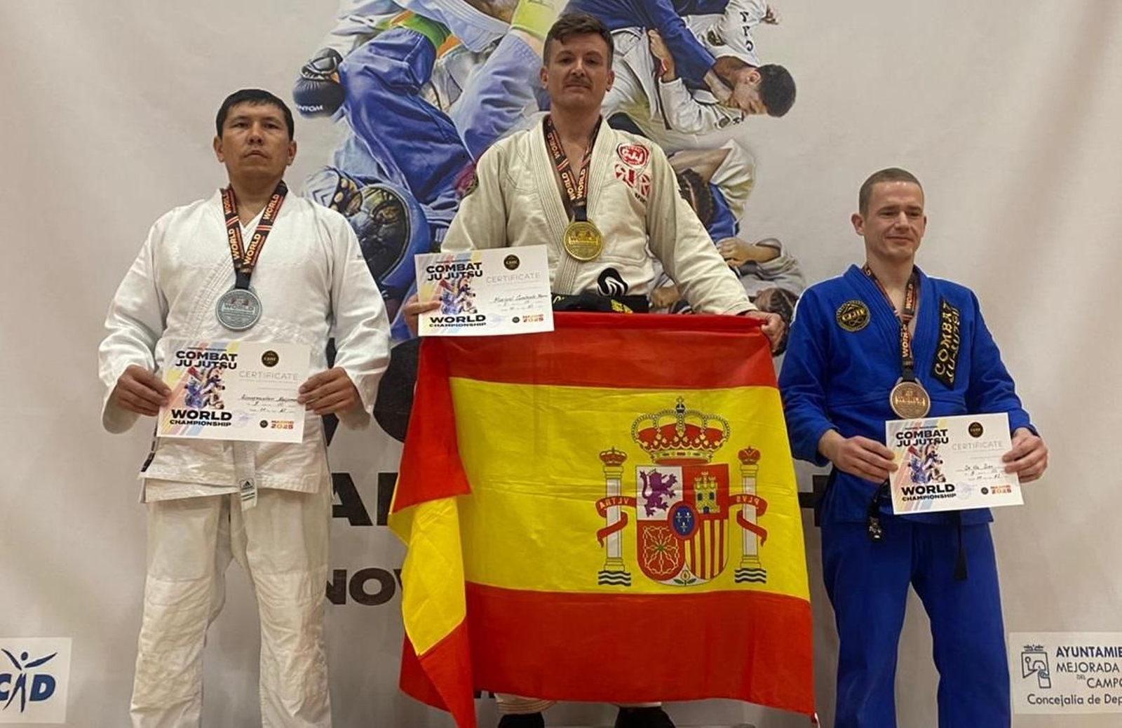 Manuel Mariscal, en lo más alto del podio.