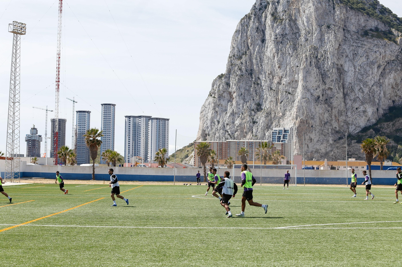 La Balona prepara sobre césped sintético el partido en Lebrija
