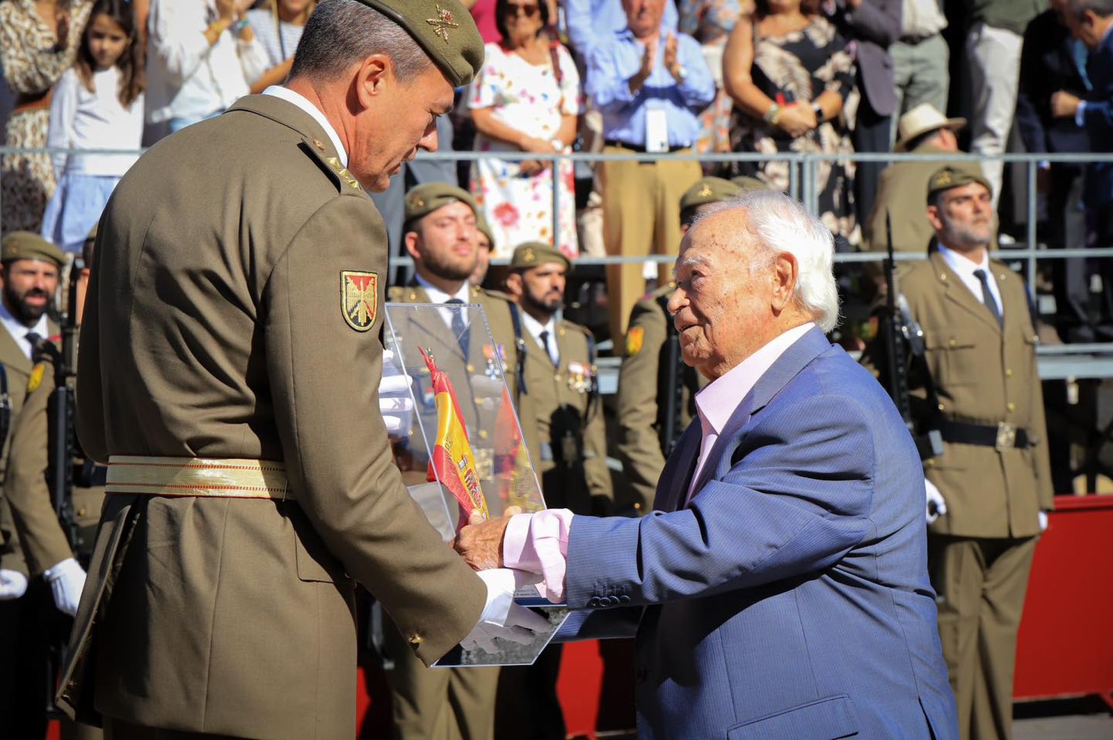 Jura de bandera de 250 personas civiles en Jerez