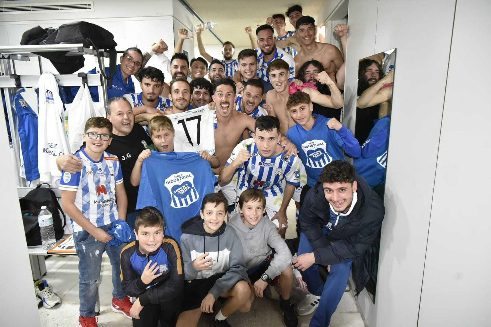 La fiesta del Jerez Industrial ante el Racing en Chapín