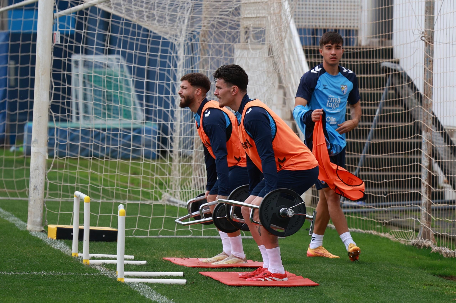 Ramón Enríquez: El capitán reaparece en muletas y sonriente