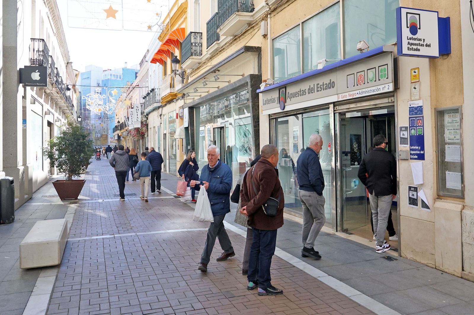 Imágenes del último día de venta de décimos de Navidad en Huelva