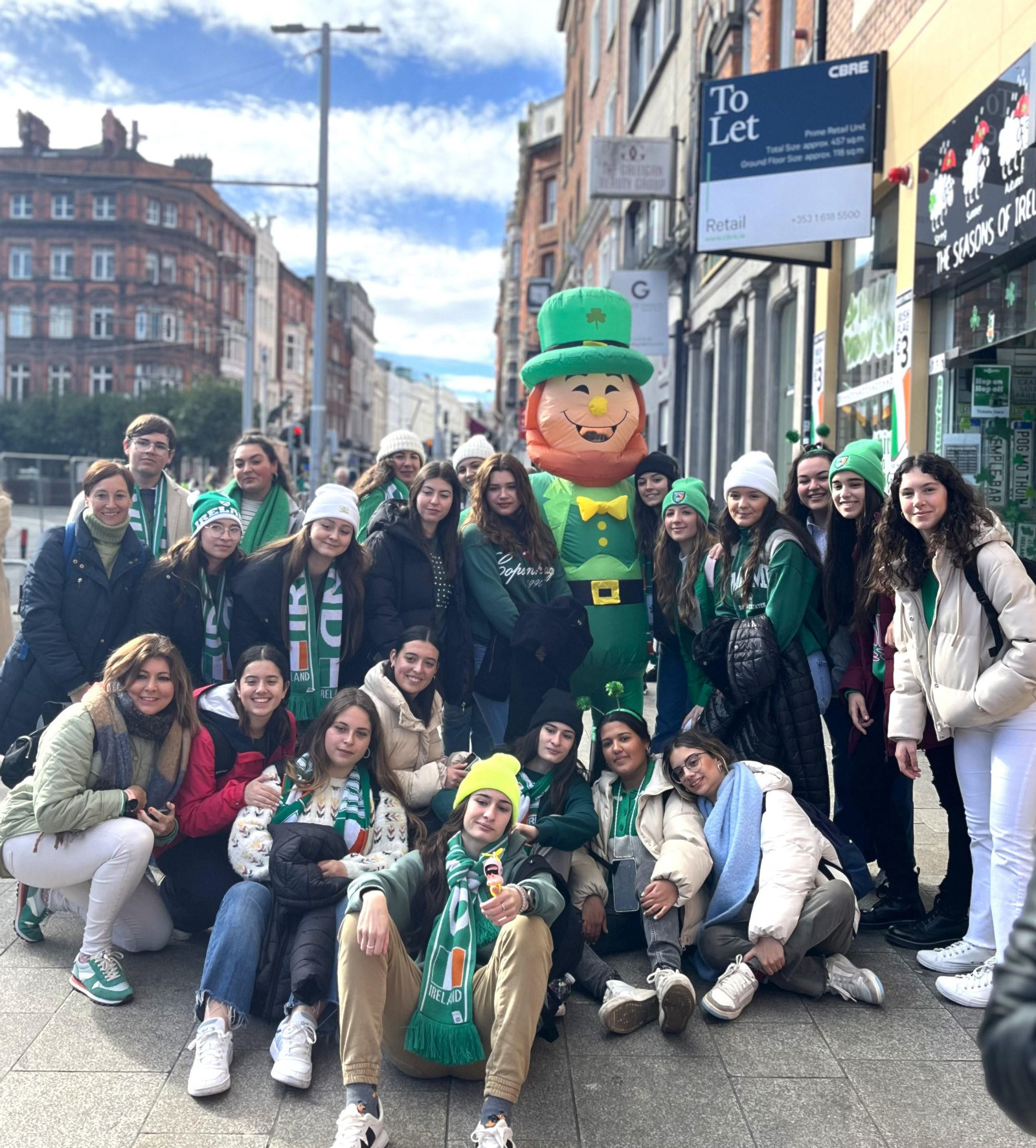 Uno de los mayores logros de AZUR EDUCATION ha sido simplificar la logística de estos viajes, permitiendo a los profesores centrarse en guiar y acompañar a sus estudiantes sin preocuparse por los detalles organizativos.
