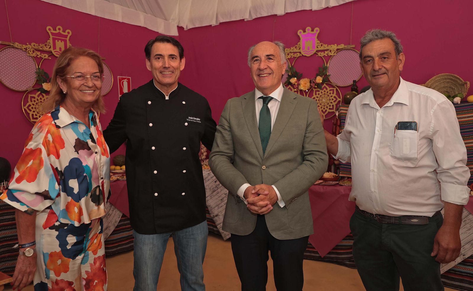 Imágenes de la copa de autoridades y medios de comunicación en la caseta municipal de la Feria Real de Algeciras 2024