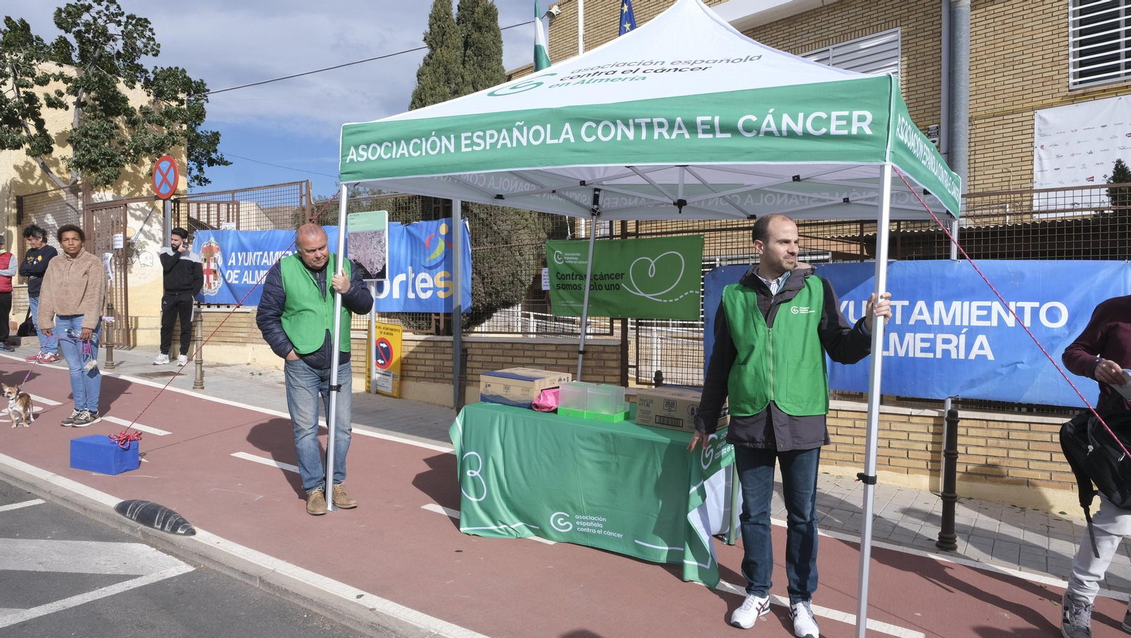 Imágenes de la carrera infantil contra el cáncer en el CEIP Francisco de Goya