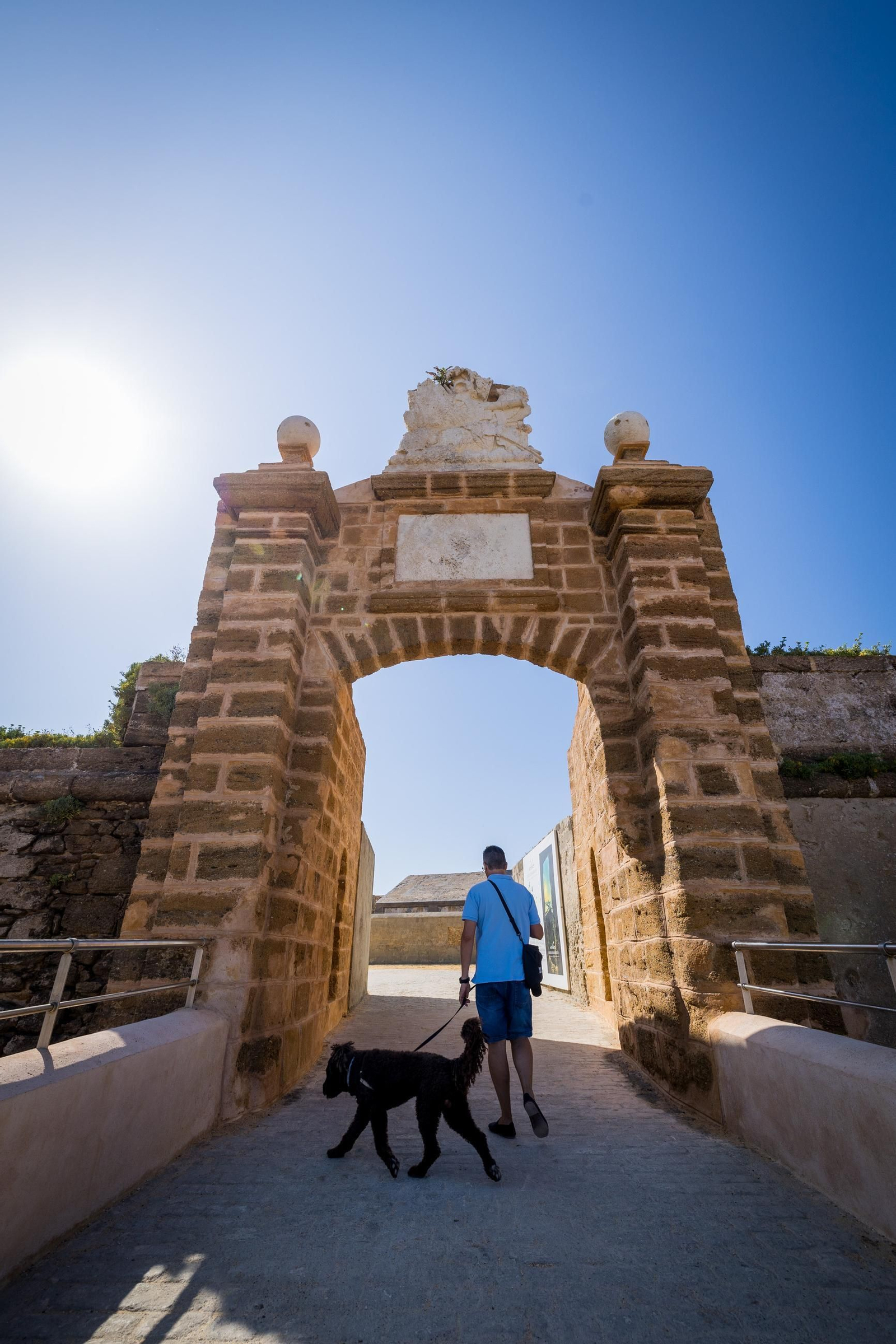 Imágenes del estado del castillo de San Sebastián de Cádiz