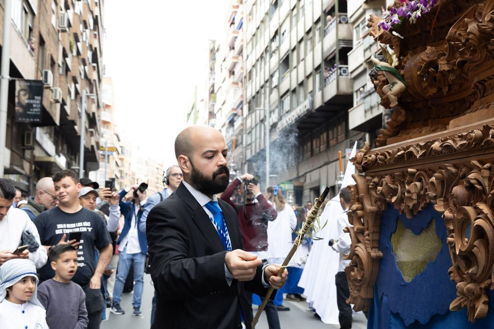 Los jiennenses se echan a la calle para presenciar la primera de las procesiones de la jornada: la Borriquilla (I)