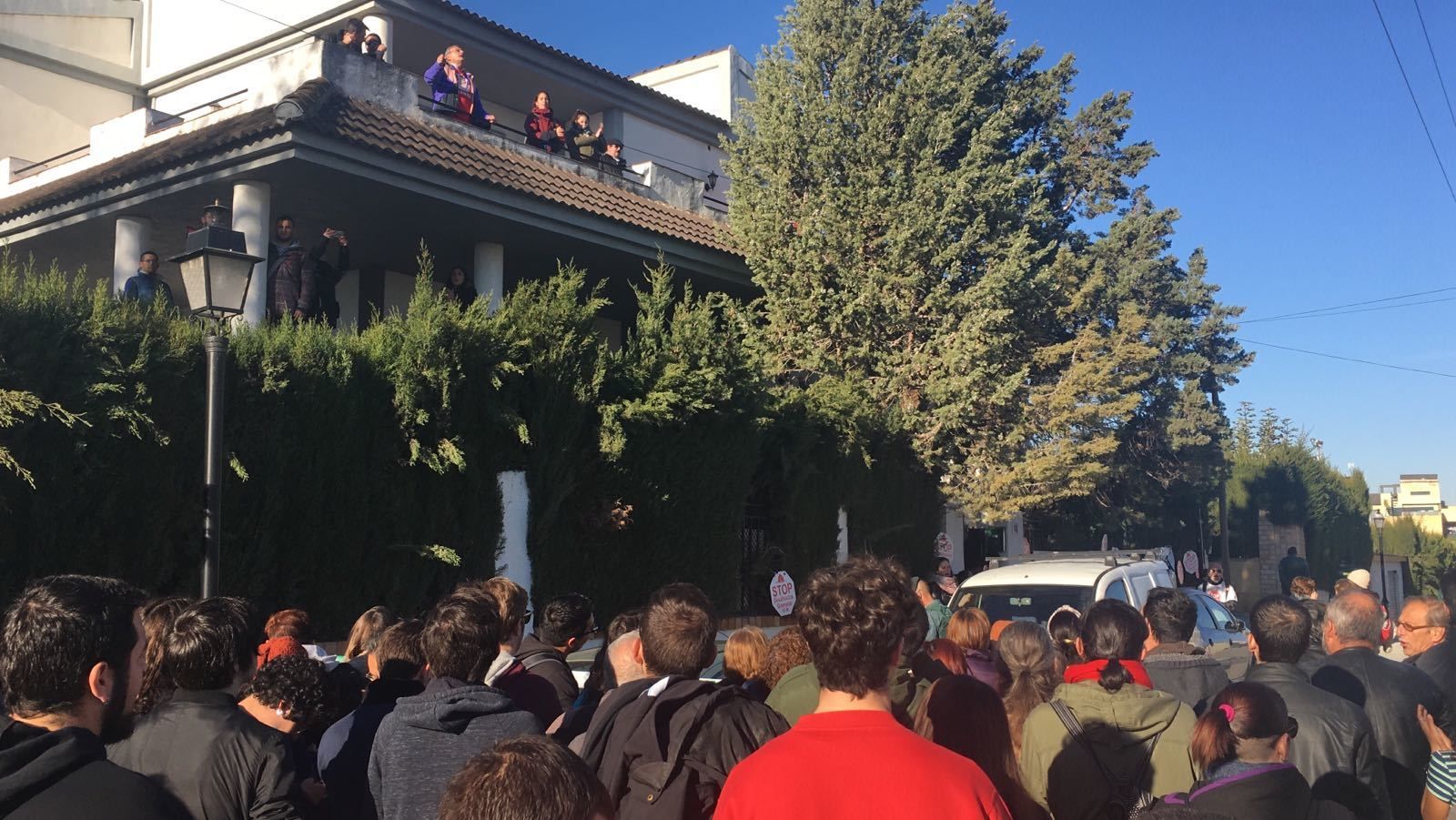 Los activistas han conseguido paralizar el desahucio.