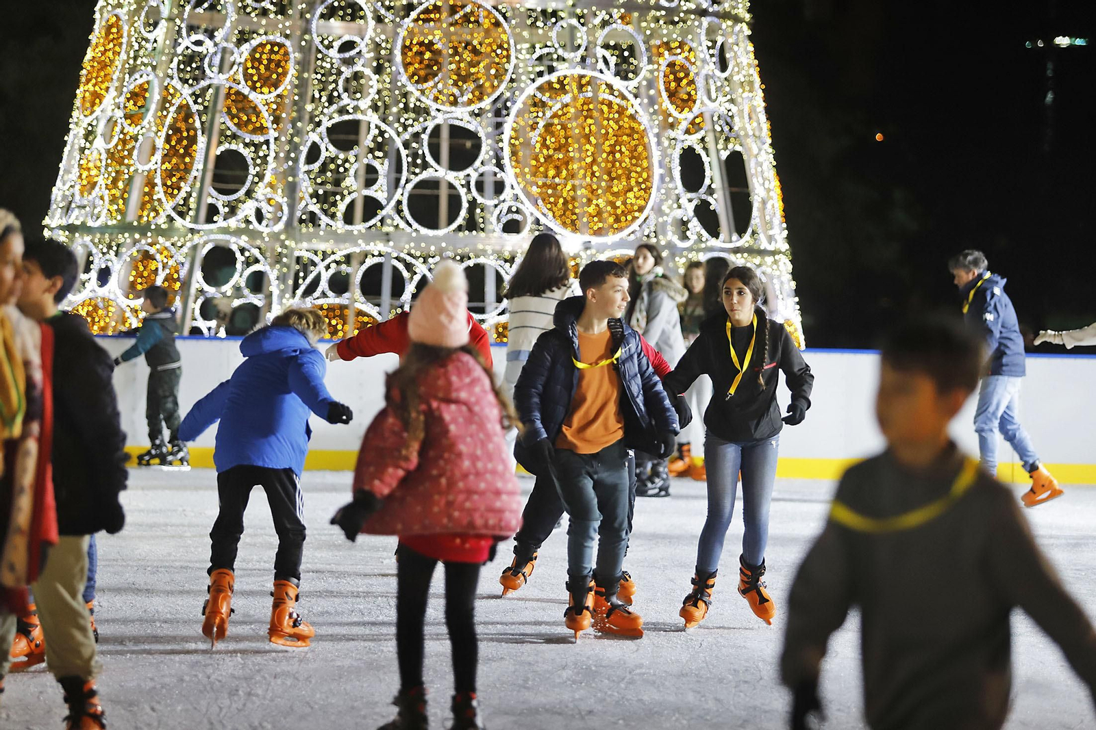 Imágenes de la pista de hielo en Isla Chica por Navidad