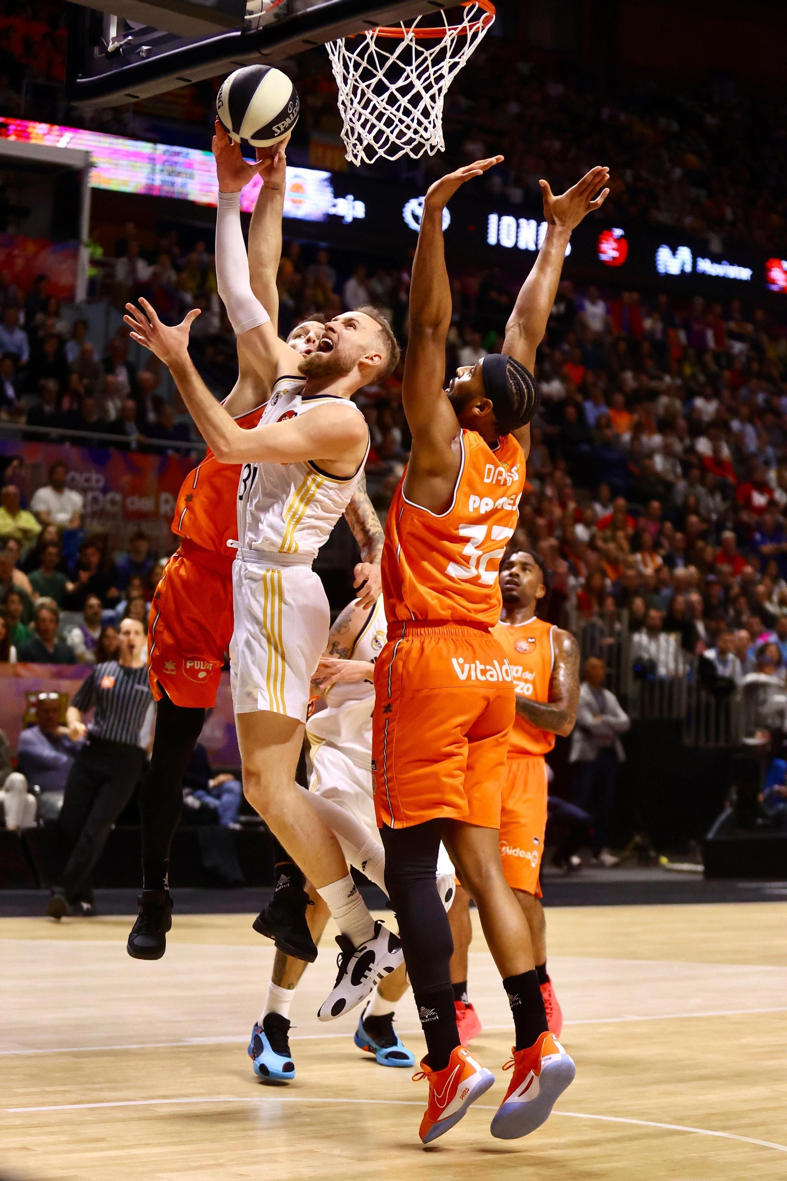El Real Madrid - Valencia Basket de Copa del Rey, en fotos